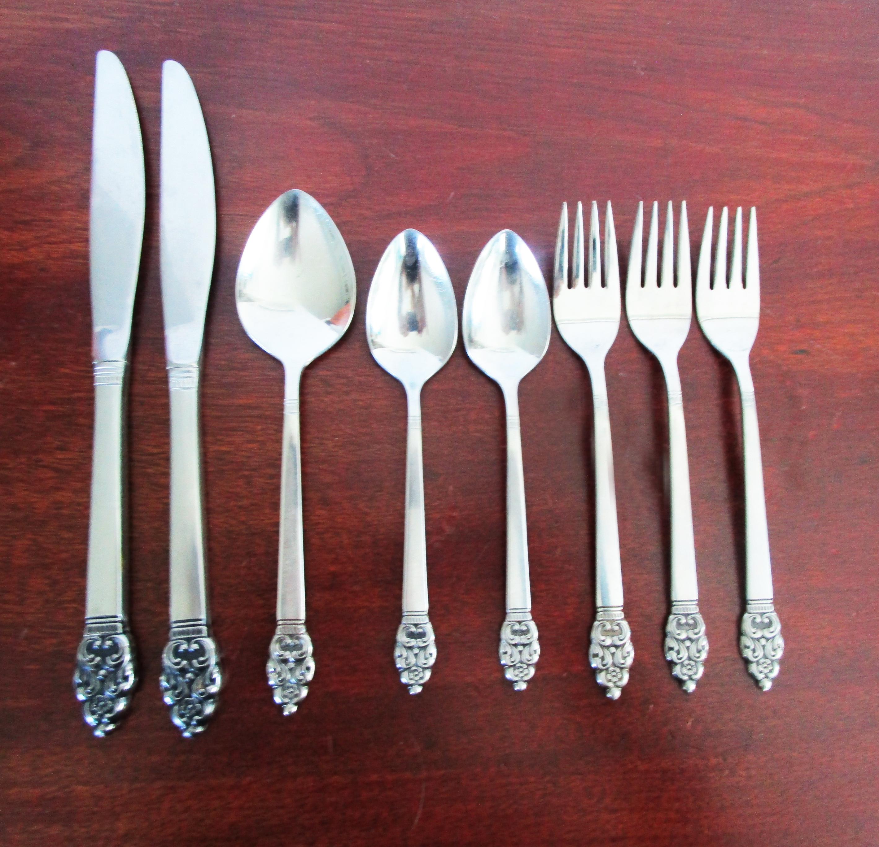 Oneida Community Stainless Vinland LOT 8 Pcs Knives Spoons Salad