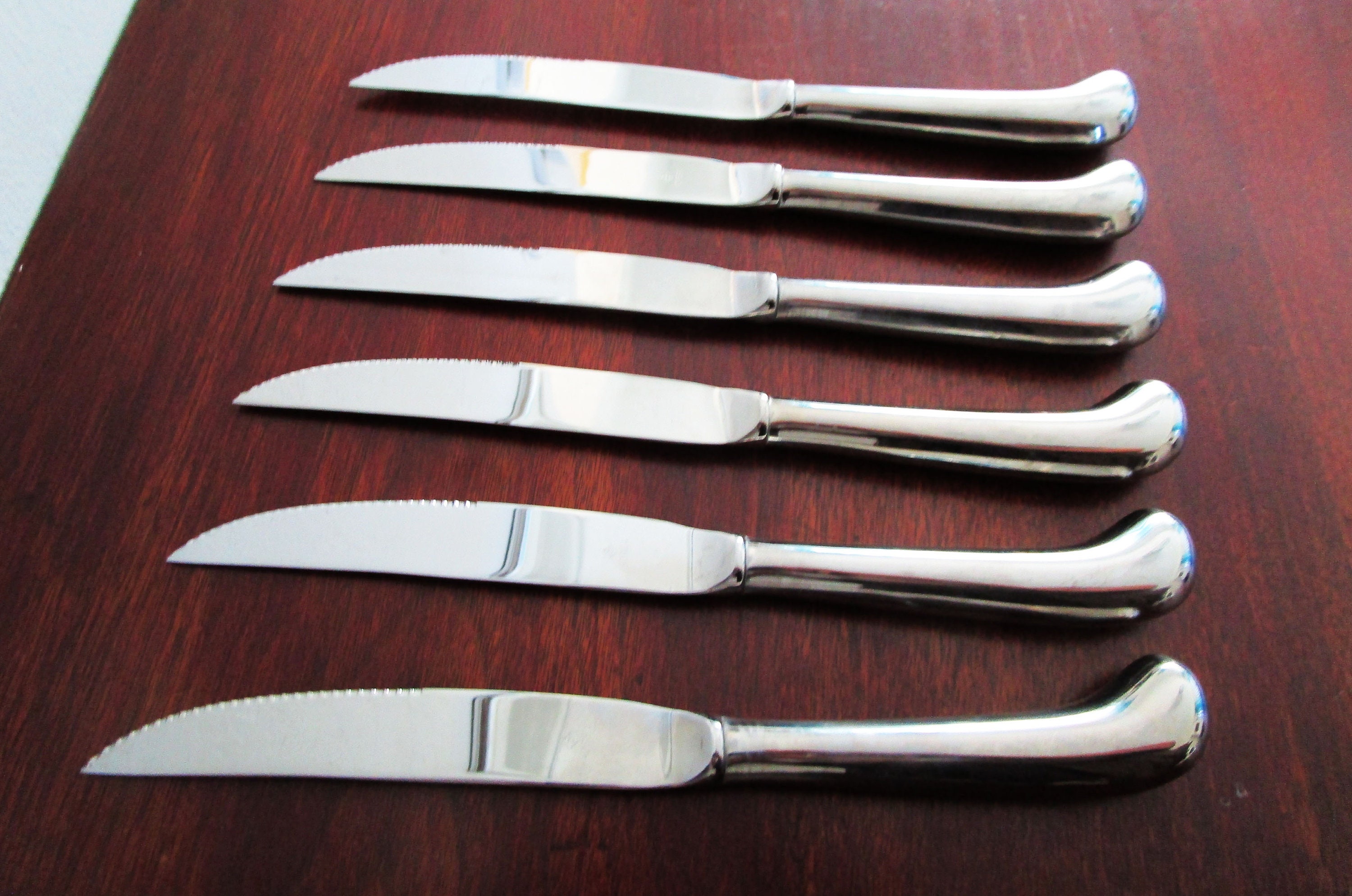 Oneida Stiletto 18/10 Stainless Steel Steak Knives (Set of 12)