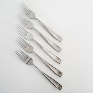 MODA Satin Oneida NEW 18/10 Flatware Stainless Set of 5 Salad/Dessert Forks Flat Handle, Raised Tip