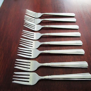 Set of 8 Pfaltzgraff KENILWORTH Stainless SALAD/dessert FORKS Flatware Discontinued