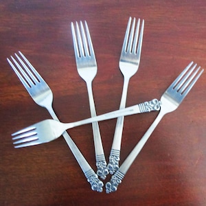 Cambridge Silver CBS1 Stainless 5 Dinner Forks Ornate Floral Pattern Flatware Satin Handle Black Accent Tip Vintage Silverware