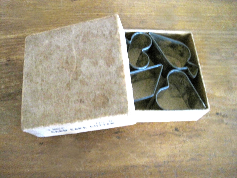 Primitive Original Box Four Vintage Antique Metal Cookie Cutters Kitchen Decor