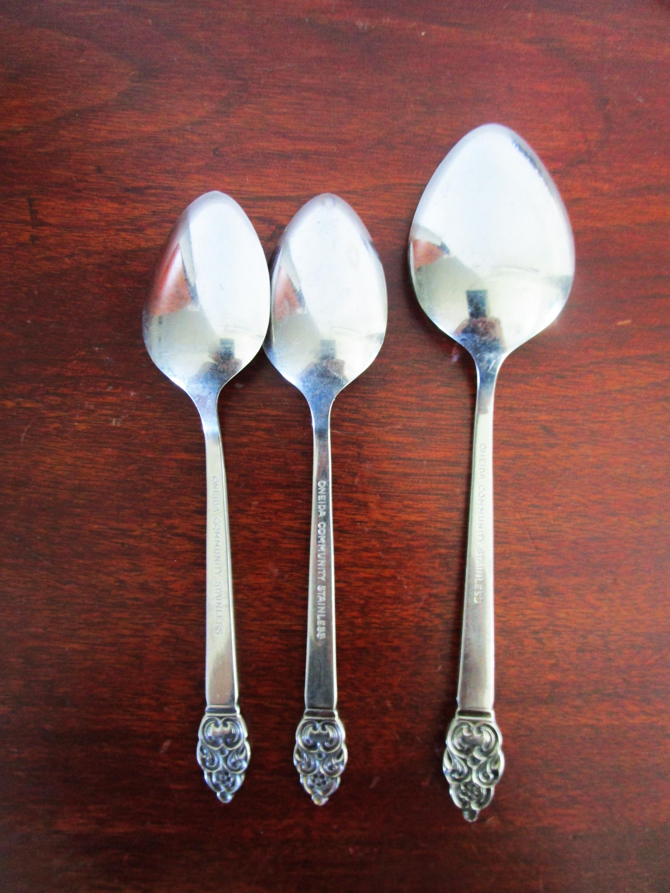 Oneida Community Stainless Vinland LOT 8 Pcs Knives Spoons Salad