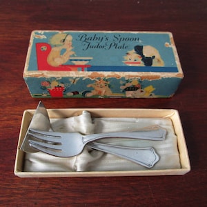 Wallace Sterling Antique Silver Baby Teaspoon and Food Pusher Set in Vintage Box, Children Silverware