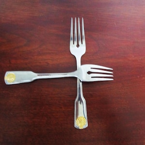 Cubiertos de acero inoxidable Cambridge SHELL GOLD ACCENT, 2 tenedores para ensalada y postre, brillante, descontinuado