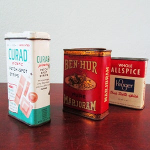 Vintage 1950er Jahre Dose LOT Bandaid Curad Streifen, Ben-Hur Majoram Gewürzdose, Kroger Pimentdose, Retro Mid Century Küchendekor, Baddekor