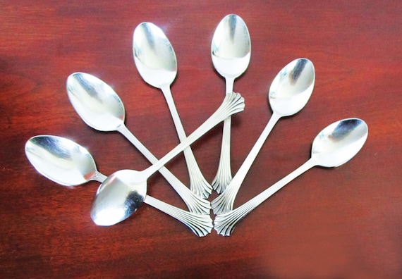 Wallace TIARA Flatware 7 Soup Spoons 18/8 Glossy Ribbed Stainless Wallace TIARA Flatware 7 Soup Spoons 18/8 Glossy Ribbed Stainless