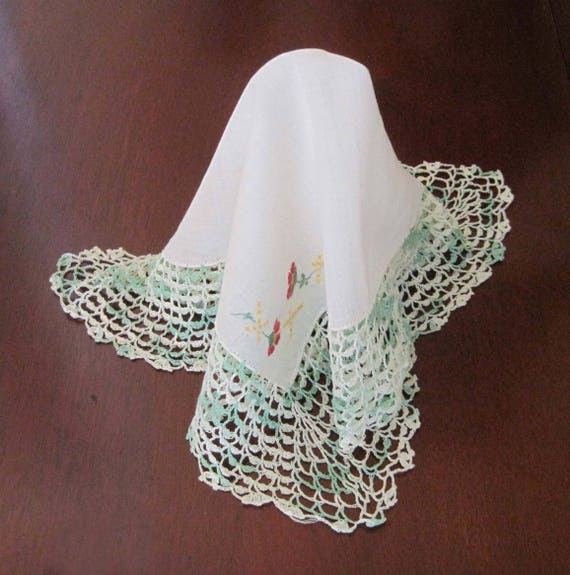 Vintage Handkerchief, Green and White Crocheted D… - image 2