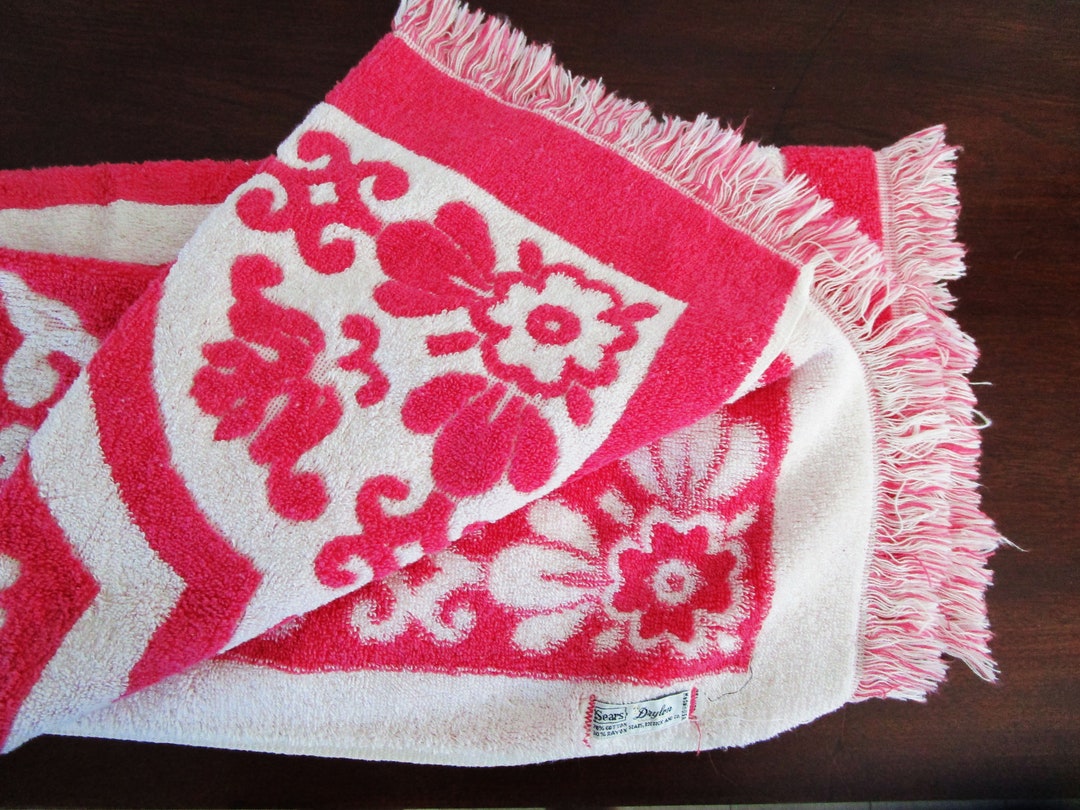 2 Retro 1970s Bath Towels Sears Dark Pink and White Fringe Etsy
