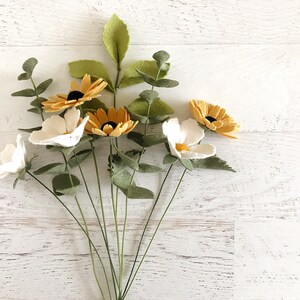 Daisy and Cosmos Bouquet, Felt Flower Bouquet, Friend Birthday Gift , Photo Prop, Mothers Day, Performance Flowers