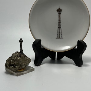 Unusual Seattle Space Needle Souvenirs (2)
