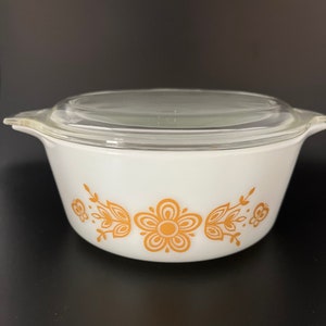 Pyrex Butterfly Gold Casserole Dish 1 1/2 Pint #472