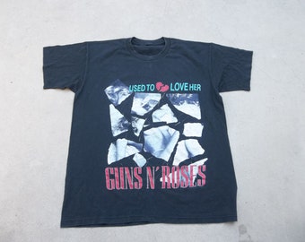 Vintage T-shirt Guns and Roses 1990s 1980s Medium Used to Love her Concert Band Tee Single Stitch Tee Distressed Faded Black