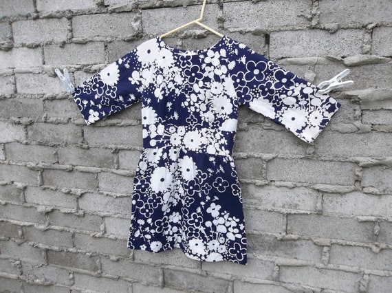 Vintage Hawaiian Dress Mini 1960s 1970s Small Flow