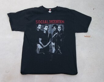 Retro Band T-Shirt Social Distortion 2000s American Punk Band California Post Punk Distressed Faded Black Band Members hard to Find Tee