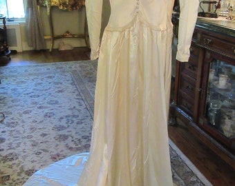 Vintage Wedding Bridal Satin Dress  Size Small/Medium       (MG)