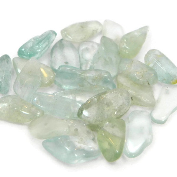 Aquamarine chips, 22 Aquamarine beads