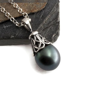 Saltwater Black Tahitian Pearl Pendant Necklace in Sterling Silver