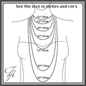 Pu&ograve; includere: Uno schema che mostra diverse lunghezze di collana in pollici e centimetri. Le lunghezze sono 15 pollici, 16 pollici, 18 pollici, 20 pollici, 24 pollici, 30 pollici e 35 pollici.
