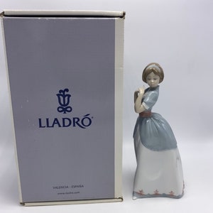 Lladro Figurine, A Proper Pose, #6755, Retired Mint In Box, Hand Made In Spain