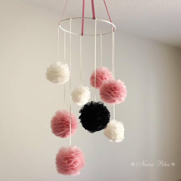 Nursery Mobiel Flower Mobile Hanging Pom Poms Nursery Decor Pom Pom Mobile Flower Baby Mobile Gifts Ideas