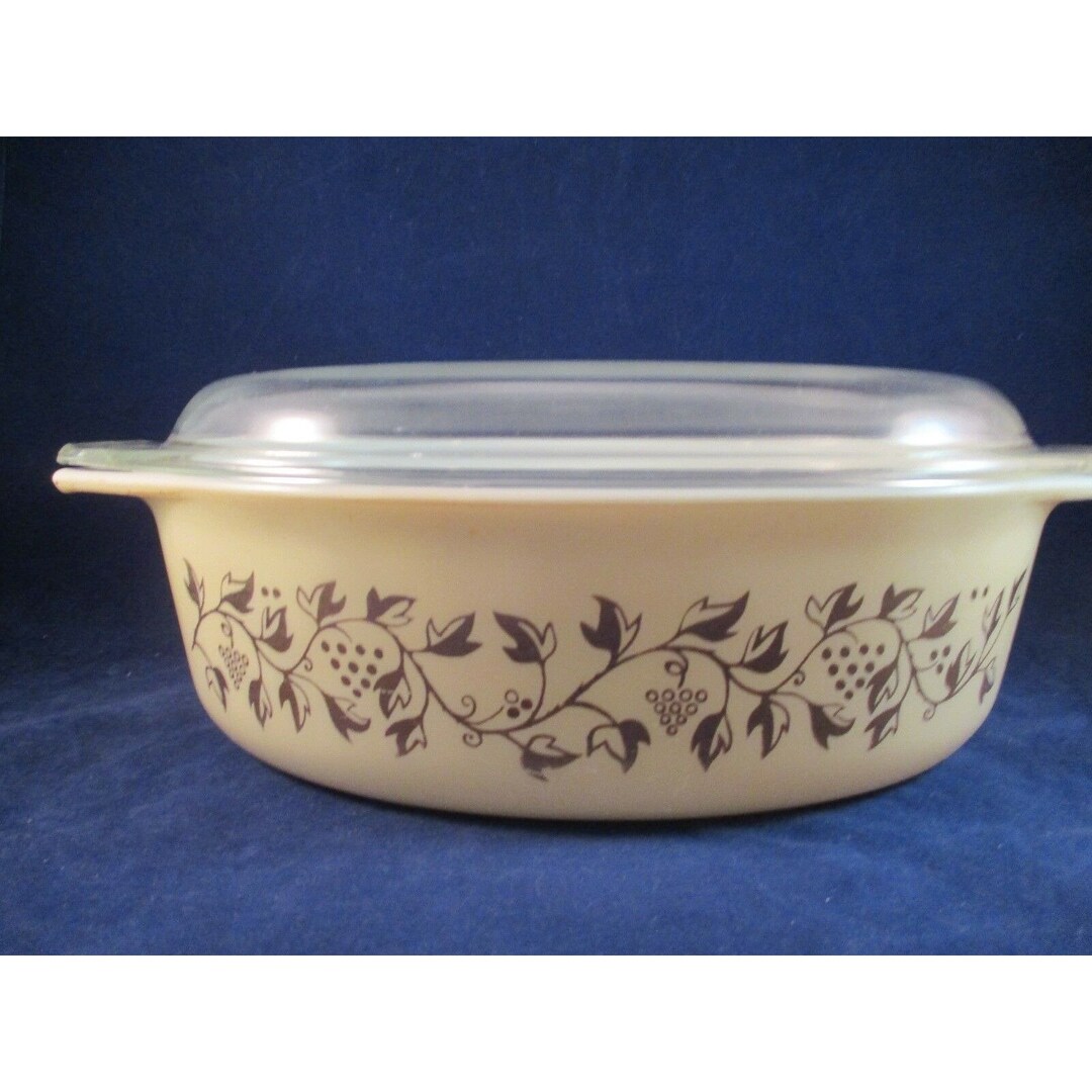 Vintage Pyrex Gold Classic Grape Vine 2.5qt Pale Yellow Casserole Promo ...