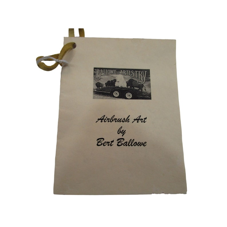 Puede incluir: Un folleto de color beige con una imagen en blanco y negro de un cami&oacute;n con b&uacute;falos. El texto de la portada dice "Ballowe Artistry Airbrush Art by Bert Ballowe".