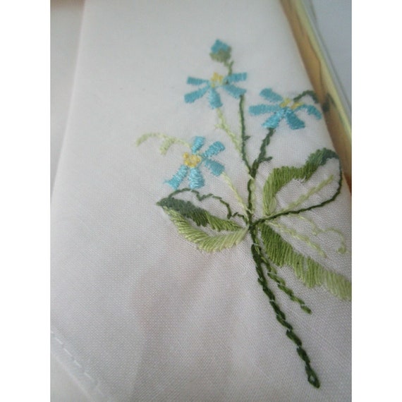 Vintage Ladies Floral Embroidered Handkerchiefs S… - image 8