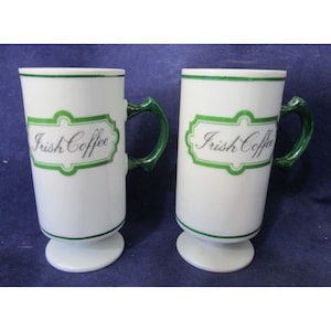 Irish Coffee Sockelbecher grün weiß unmarkiert Vintage GUC kleinere Mängel
