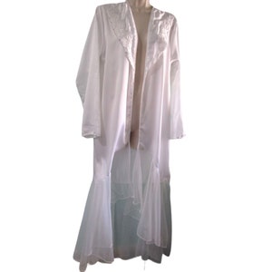 Vintage White Lace Trimmed Open Robe Undercover Wear International Boutique M