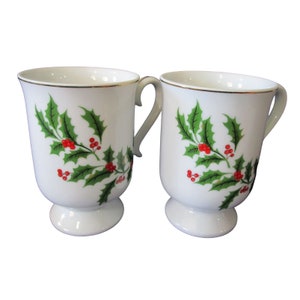 Christmas Holiday Holly Berry Pedestal Scroll Handle Gold Trim Mugs A Pair EUC