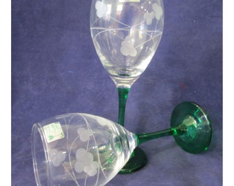 Verres Eamon, tige émeraude, taille trèfle, une paire, fabriqués en Irlande Nouveau millésime