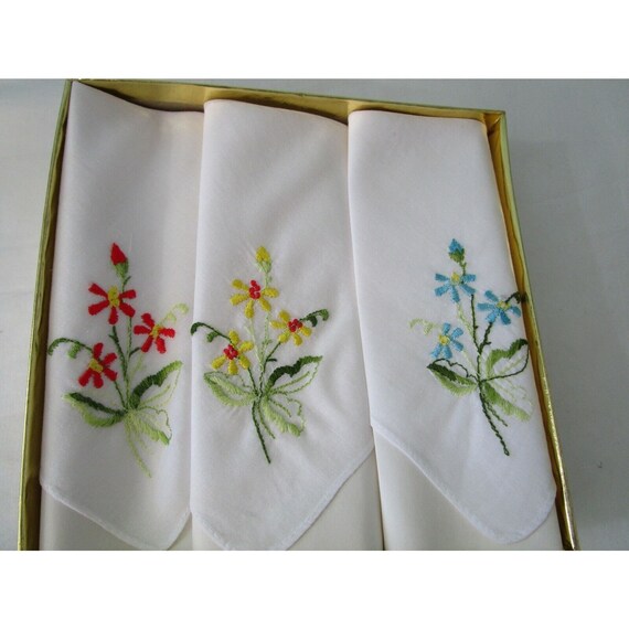 Vintage Ladies Floral Embroidered Handkerchiefs S… - image 2