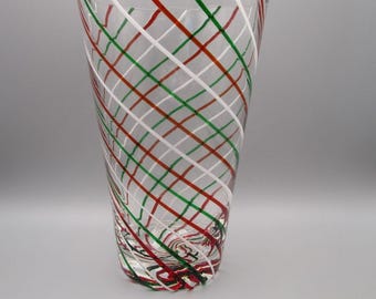 Vaso alto con remolino de menta, rayas rojas, verdes y blancas