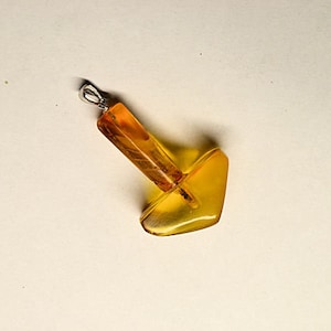 Vintage amber pendant 4.6 gr //Vintage amber butterscotch pendant//Baltic amber// USSR time//Vintage//Amber//Handmade//Cognac Amber//