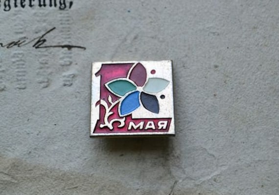Vintage badge//Day of solidarity worker//Whole wo