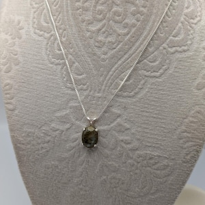 Collier à pendentif cabochon en labradorite 3,70 ctW ; Bijoux en pierres précieuses ; Bijoux en argent sterling ; Collier pendentif ; Collier de pierres précieuses ; CHÊNE