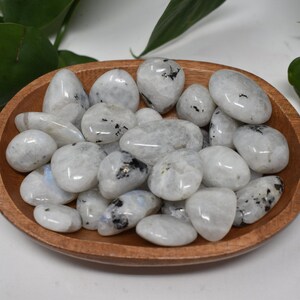Rainbow moon stone tumbles natural crystal carving with flash machine tumbled gemstones little flashy tumbles natural white labradorite