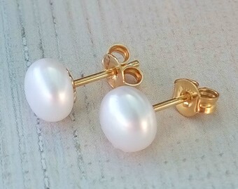 Pearl earrings, stud pearl earrings, pearl earrings studs, bride earrings, bridesmaid earrings, white pearl stud earrings, wedding pearls