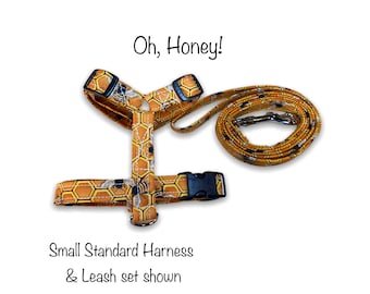 Bee dog harness, dog harness and leash set, honey bee dog harness, honey comb, step in harness, standard Roman harness, washable, soft, bees