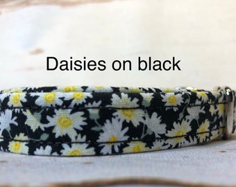 Dog Collar, dog colla girl, martingale collar, adjustable collar, nylon collar, buckle dog collar, daisy dog collar, daisy, daisies on black