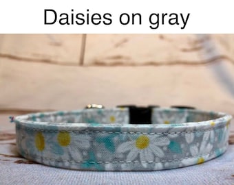 Gray daisy dog collar, dog collar girl, dog collar, daisies, gray, white, floral dog collar, adjustable collar, washable collar, fabric