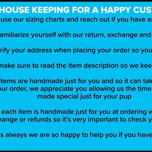 Peut inclure: Un fond bleu avec du texte blanc d&eacute;crivant des informations importantes pour les clients. Le texte indique : "Good House Keeping for a Happy Customer". Le texte poursuit avec des instructions pour les clients &agrave; utiliser les tableaux de tailles, se familiariser avec les politiques de retour et d'&eacute;change, v&eacute;rifier leur adresse, lire les descriptions des articles et comprendre que les articles faits &agrave; la main peuvent prendre quelques jours &agrave; exp&eacute;dier. Le texte indique &eacute;galement que tous les articles sont faits &agrave; la main et que les &eacute;changes ou les remboursements ne sont pas offerts. Le texte se termine par une d&eacute;claration selon laquelle le vendeur est heureux d'aider avec toutes les questions.