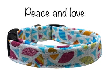 Peace and love dog collar, peace signs, hippy, dog collar girl, adjustable collar, washable, eco friendly, fabric dog collar, side release