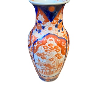 Antique Japanese Imari Porcelain Vase: Hand-Painted 19th Century Decor