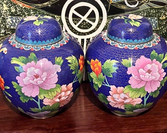 Vintage jingfa pair of cloisonné Ginger Jars, Oriental Chinese Cloisonné urn , Decorative Cloisonné Floral spice Urn //  21cm tall, ornament