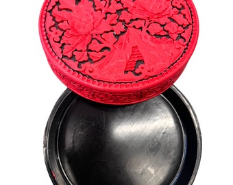 CHINESE RED CINNABAR and black Lacquer round jewellery box / 17.1cm Diameter