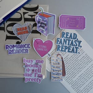 Stickers livresques faits main | Stickers littéraires en vinyle pour journaux, Kindles, liseuses, lecture fantastique, personnages fictifs, romancier