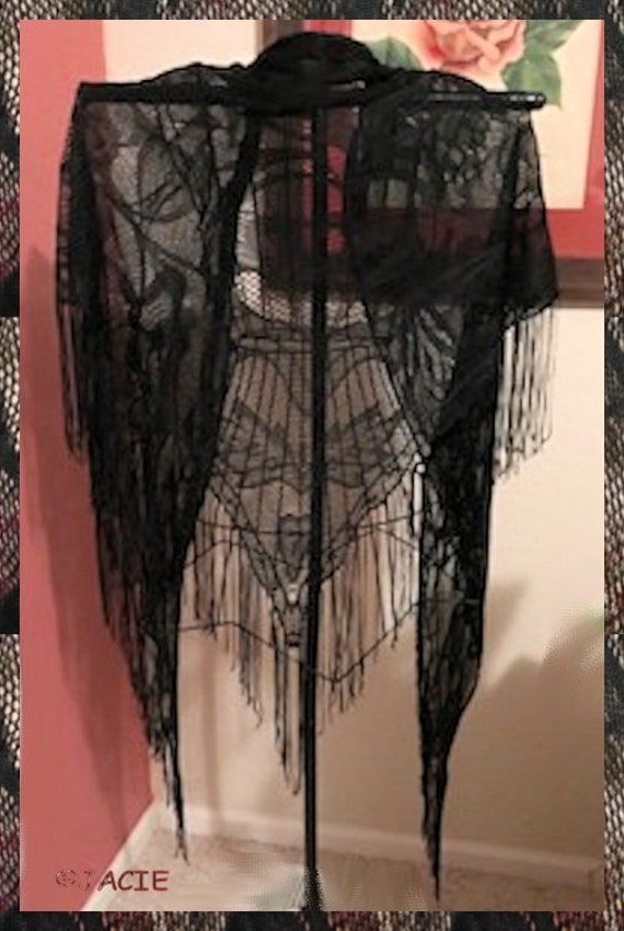 1940s Silk Lace Shawl - image 2