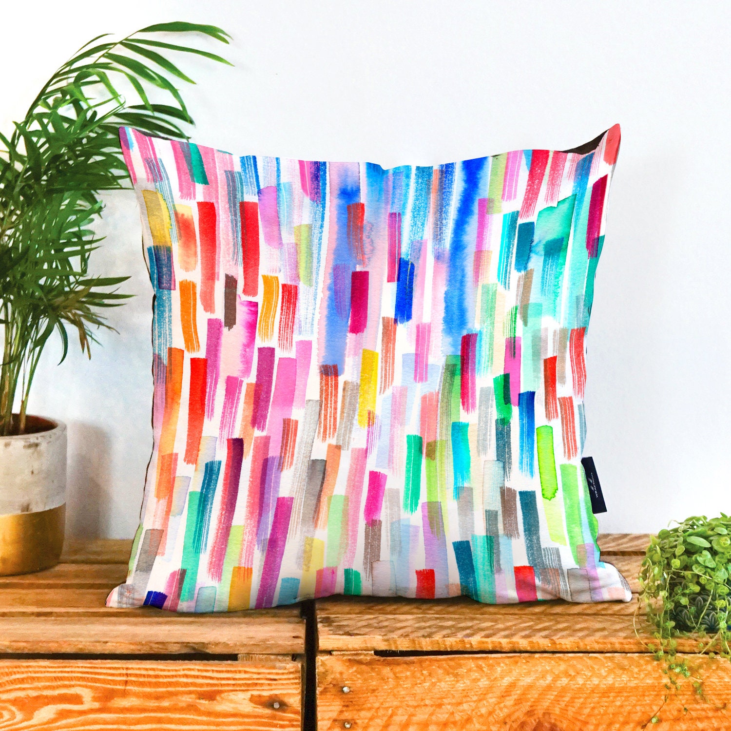 Bright Brushstrokes Cushion de Ninola | Coussin Coloré Abstrait Painters Oreiller Couverture Coussin